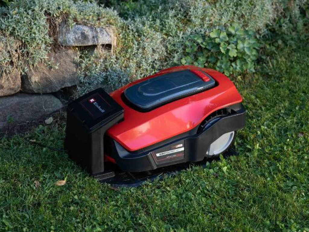 A robotic lawn mower docking station